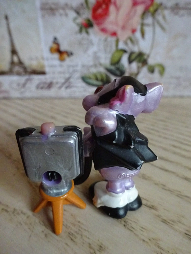 FIGURKA KINDER - UPÍR, FOTOGRAF