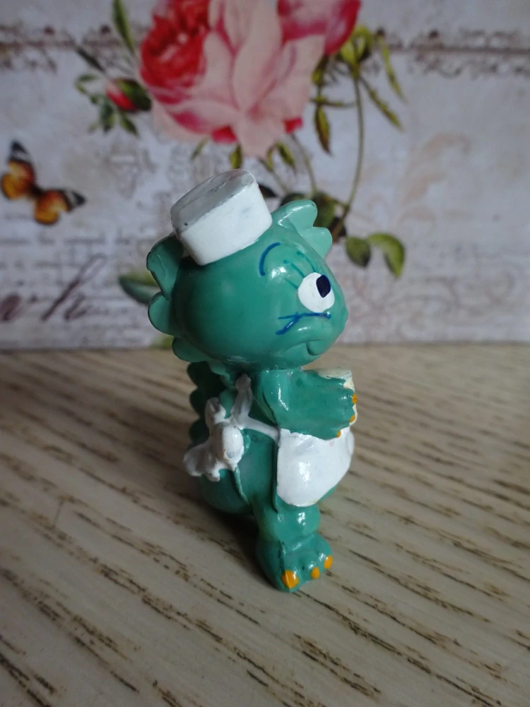 FIGURKA KINDER - DRÁČEK ZDRAVOTNÍ SESTRA