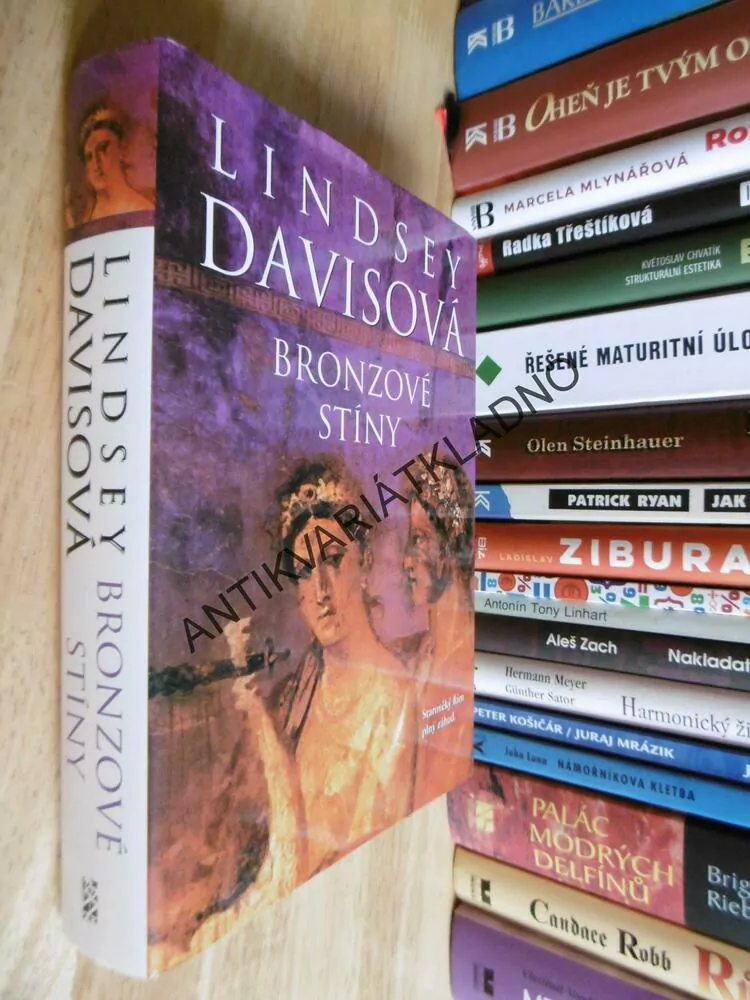 BRONZOVÉ STÍNY, LINDSEY DAVISOVÁ, **an