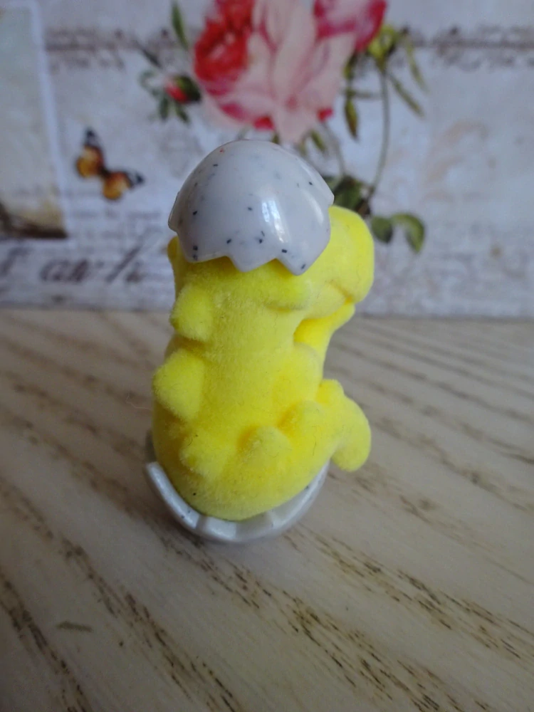 FIGURKA KINDER - PLYŠOVÝ DINOSAURUS VE VAJÍČKU, DINO
