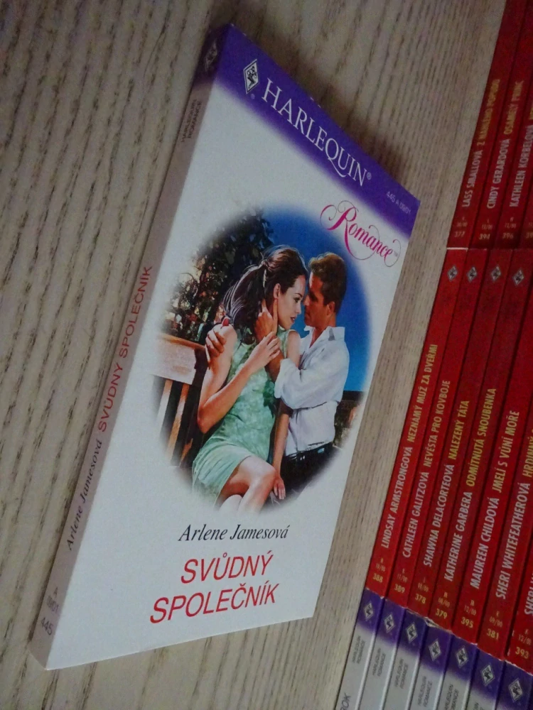 SVŮDNÝ SPOLEČNÍK, ARLENE JAMESOVÁ, **an
