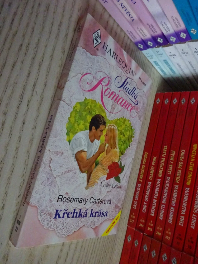 KŘEHKÁ KRÁSA, ROSEMARY CARTEROVÁ, **an