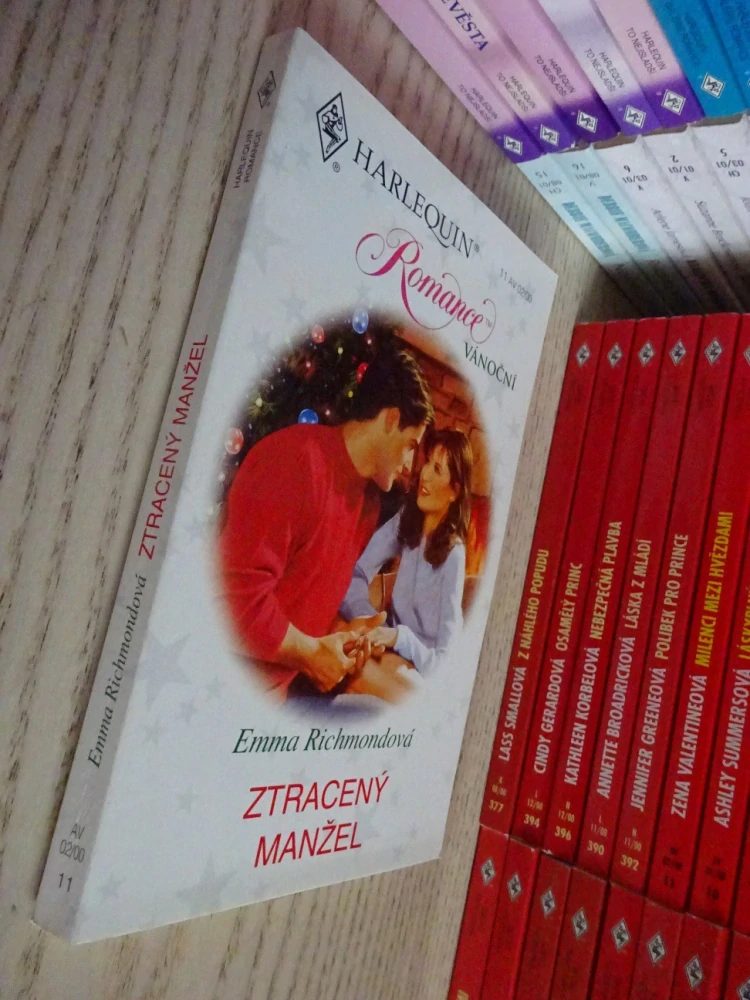 ZTRACENÝ MANŽEL, EMMA RICHMONDOVÁ, **an