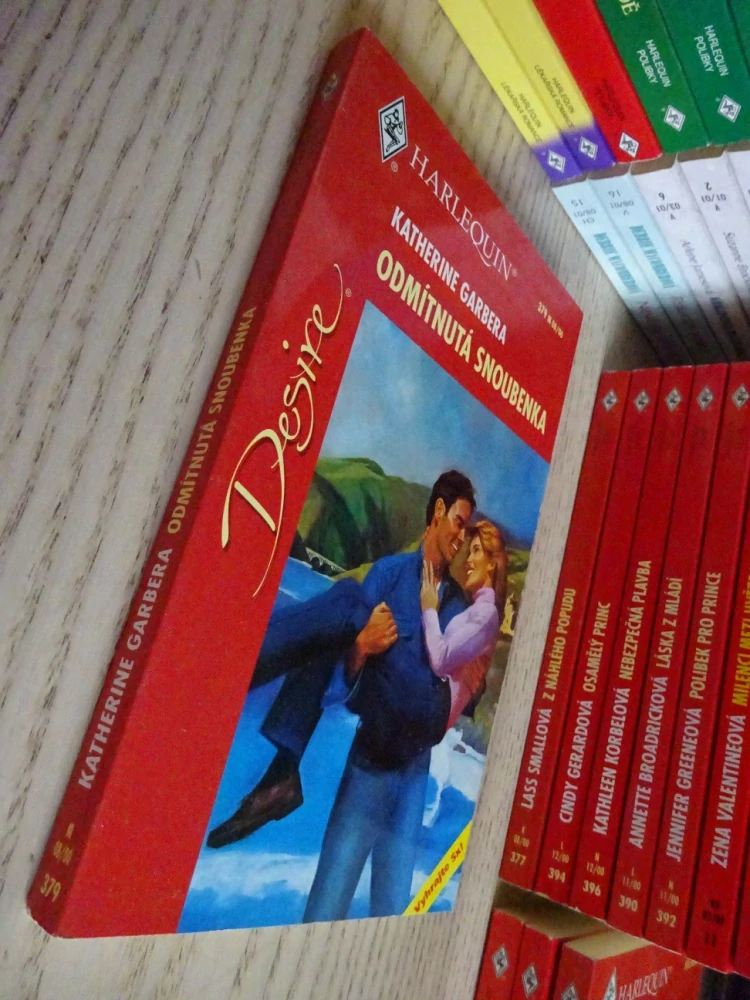 ODÍTNUTÁ SNOUBENKA, KATHERINE GARBERA, **an