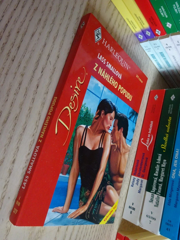 Z NÁHLÉHO POPUDU, LASS SMALLOVÁ, **an