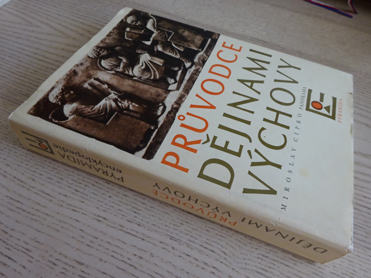 PRŮVODCE DĚJINAMI VÝCHOVY, MIROSLAV CIPRO, **an