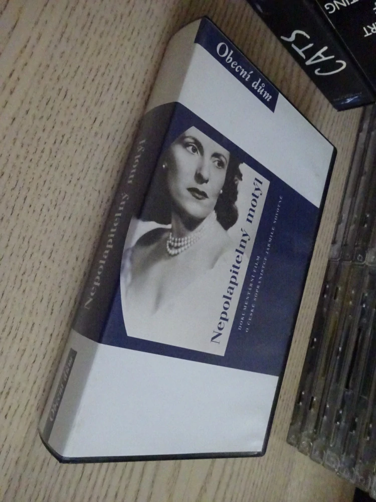 NEPOLAPITELNÝ MOTÝL, OPERA, J. NOVOTNÁ, VHS HUDBA