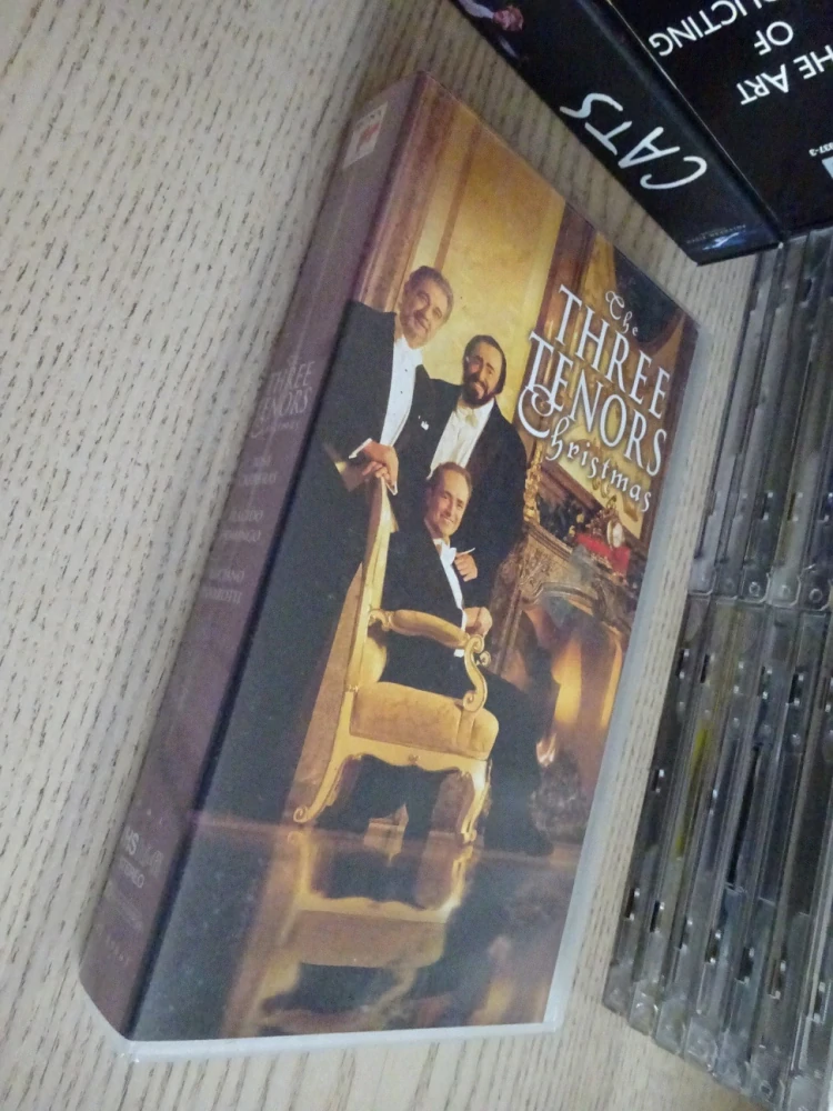 TŘI TENOŘI, OPERA, VHS HUDBA