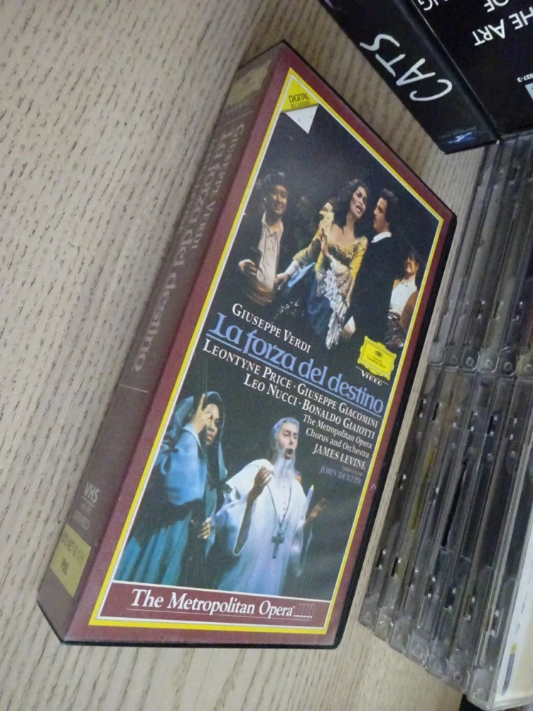 METROPOLITNÍ OPERA: MOC OSUDU, OPERA GIUSEPPE VERDI, VHS HUDBA