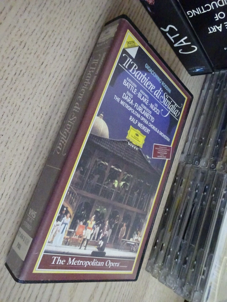 METROPOLITNÍ OPERA: LAZEBNÍK SEVILLSKÝ, OPERA GIOACCHINO ROSSINI, VHS HUDBA