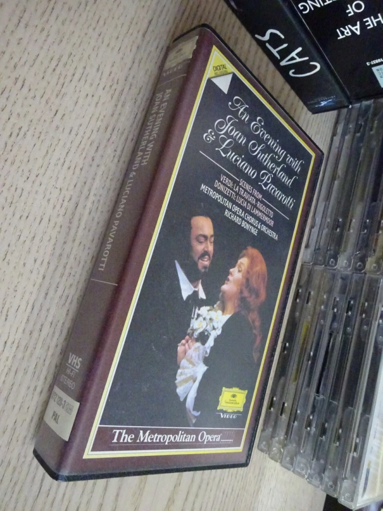 METROPOLITNÍ OPERA: AN EVENING WITH JOAN SUTHERLAND AND LUCIANO PAVAROTTI, OPERA, VHS HUDBA