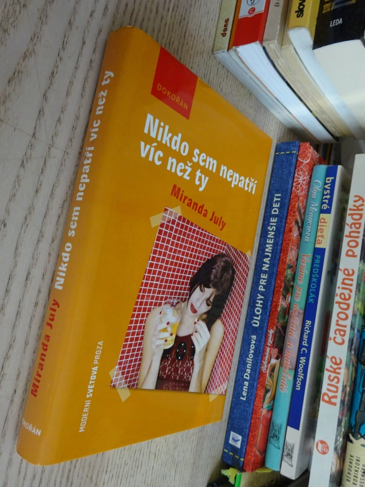 NIKDO SEM NEPATŘÍ VÍC NEŽ TY, MIRANDA JULY, **an