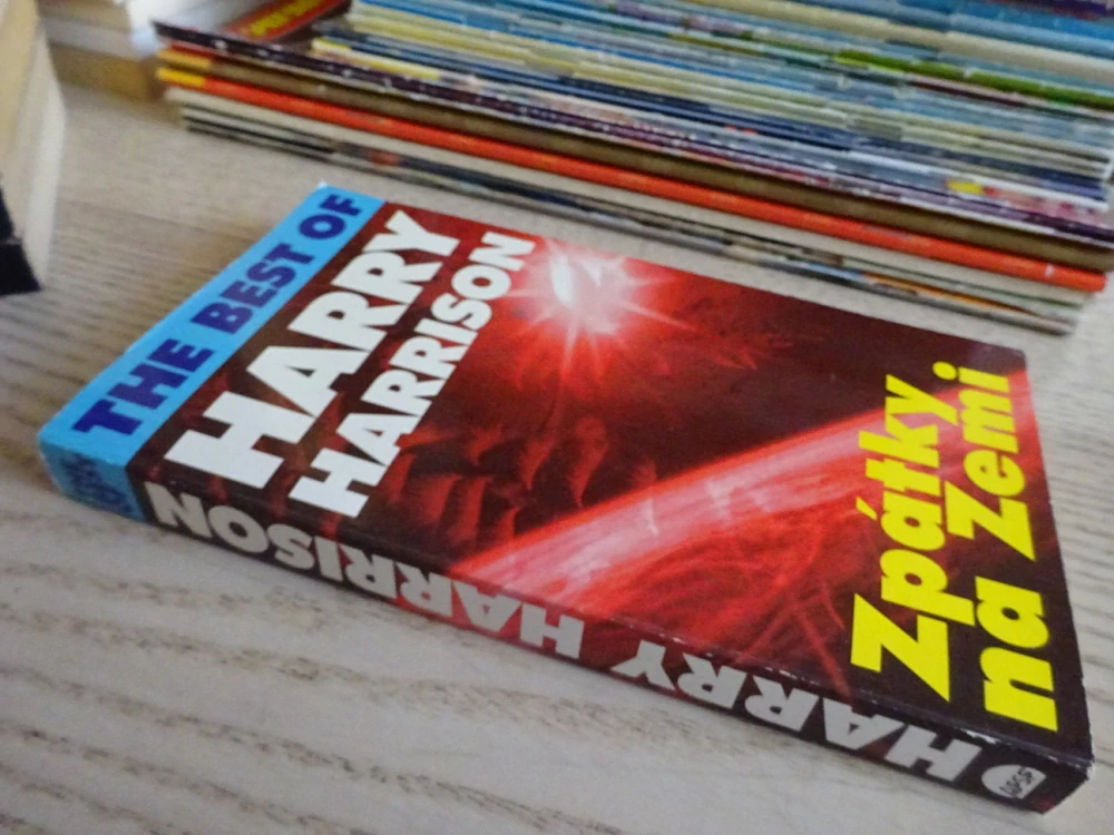 ZPÁTKY NA ZEMI, HARRY HARRISON, **an