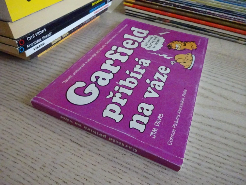 GARFIELD PŘIBÍRÁ NA VÁZE, JIM DAVIS, **an