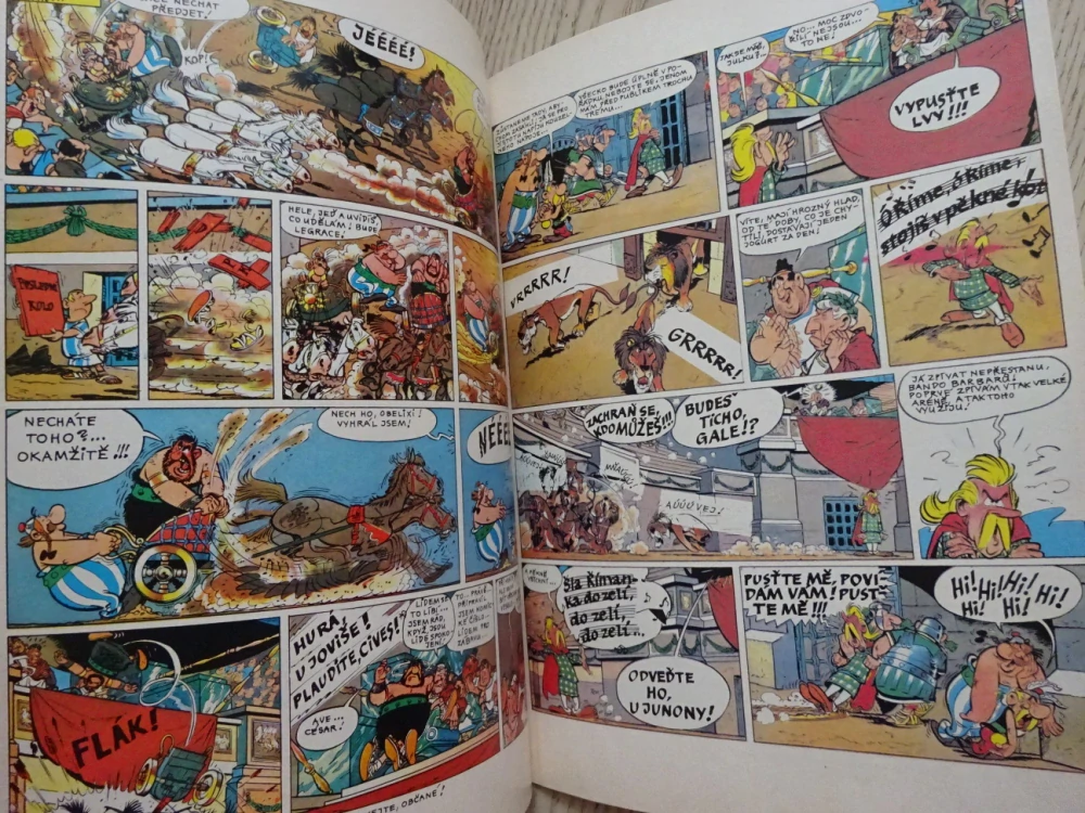 ASTERIX GLADIÁTOREM, KOMIKS, UDERZO, **an