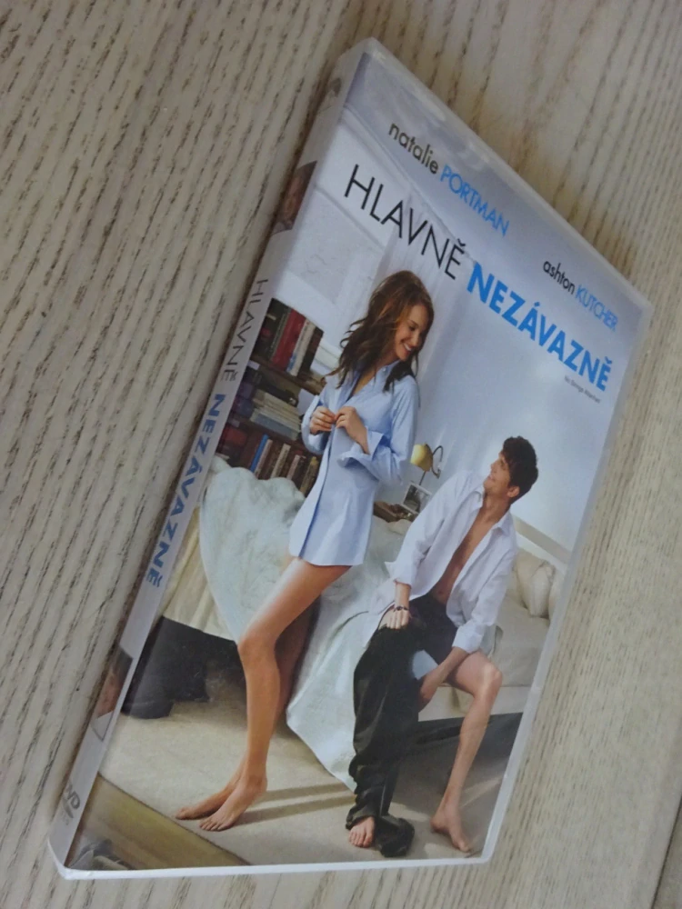 HLAVNĚ NEZÁVAZNĚ, DVD FILM
