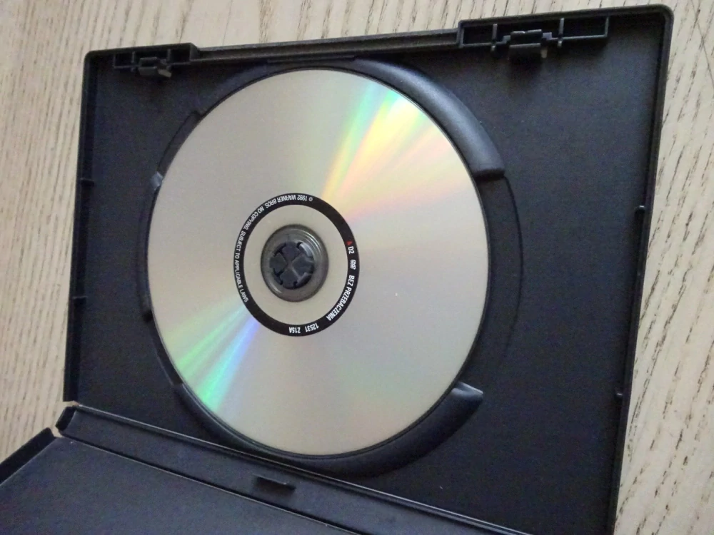 NESMIŘITELNÍ, DVD FILM