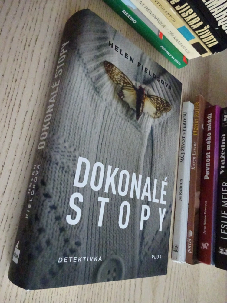 DOKONALÉ STOPY, HELEN FIELDSOVÁ, **an