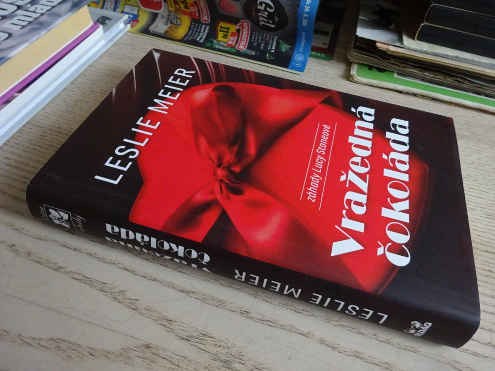 VRAŽEDNÁ ČOKOLÁDA, LESLIE MEIER, **an