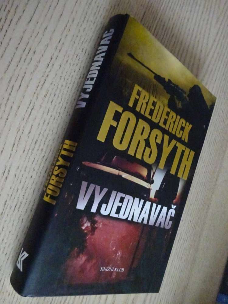 VYJEDNAVAČ, FREDERICK FORSYTH, **an