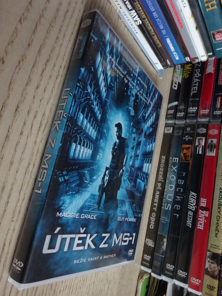 ÚTĚK Z MS-1, M. GRACE, G. PEARCE, DVD FILM