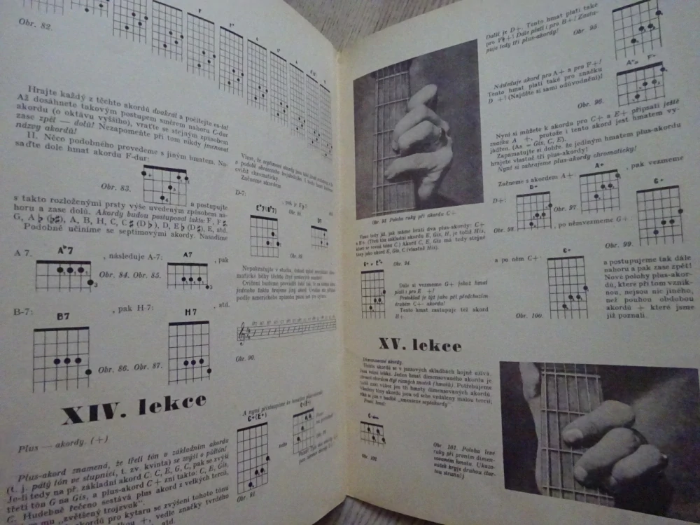NA KYTARU V 15 LEKCÍCH, RUDOLF BŘEŠŤAN, AKORDY, KYTARA, **an