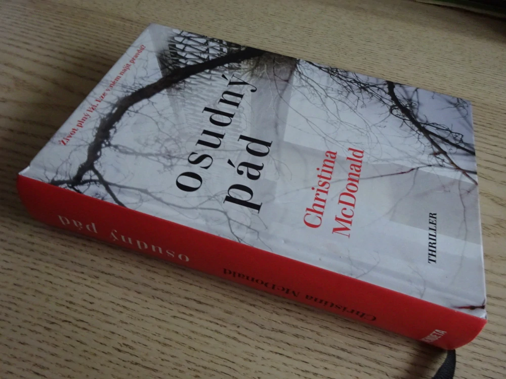 OSUDNÝ PÁD, CHRISTINA MCDONALD, **an