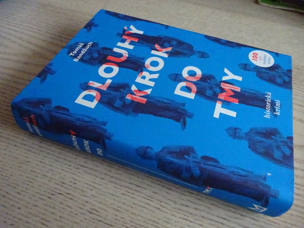 DLOUHÝ KROK DO TMY, TOMÁŠ BANDŽUCH, **an