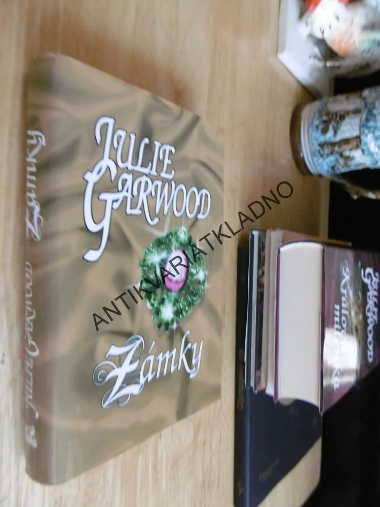ZÁMKY, JULIE GARWOOD, GARWOODOVÁ, **an
