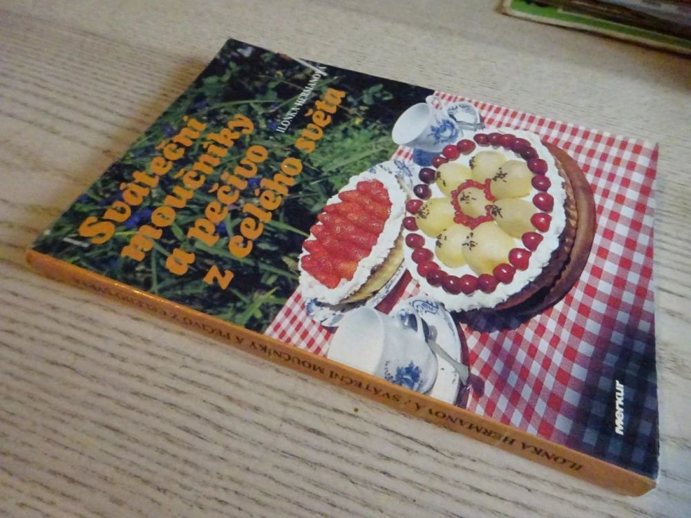 SVÁTEČNÍ MOUČNÍKY A PEČIVO Z CELÉHO SVĚTA, ILONKA HERMANOVÁ, **an