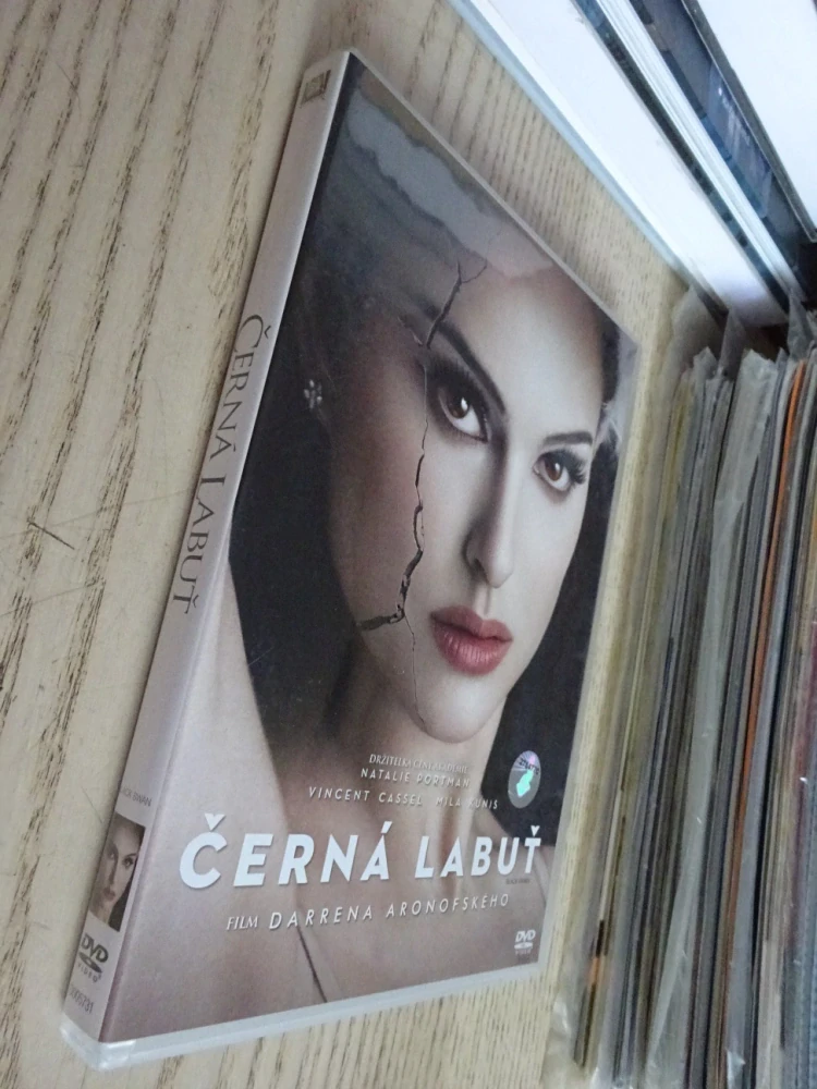 ČERNÁ LABUŤ, DVD FILM
