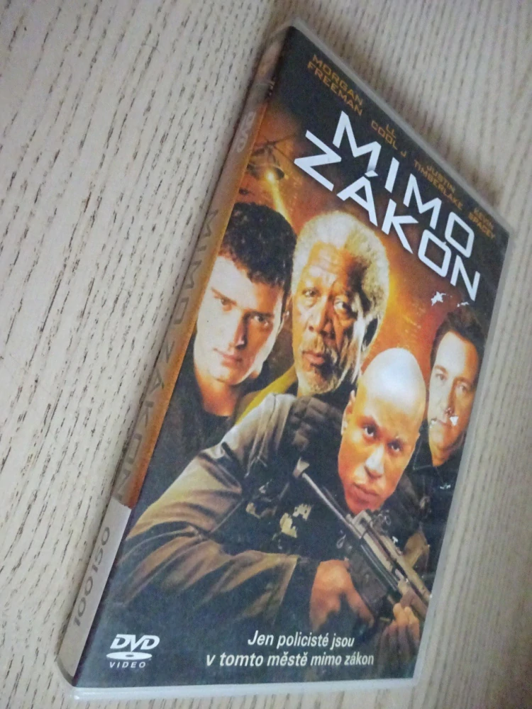 MIMO ZÁKON, DVD FILM