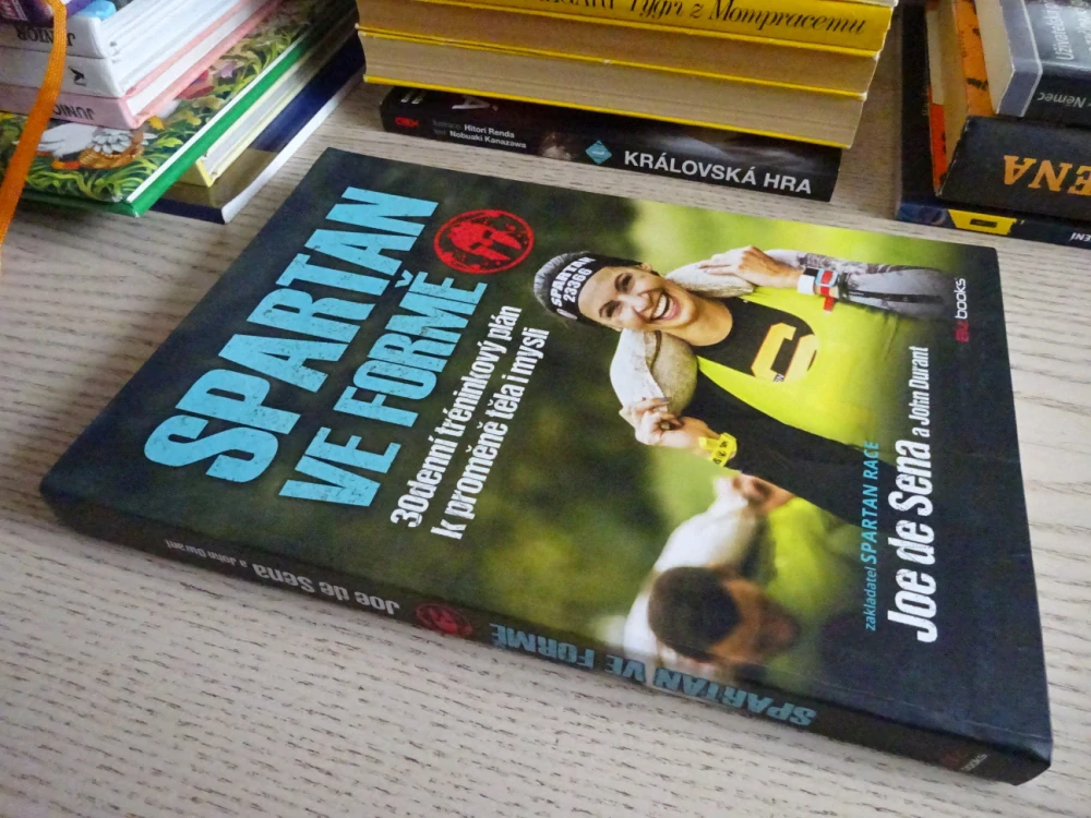 SPARTAN VE FORMĚ, JOE DE SENA, **an