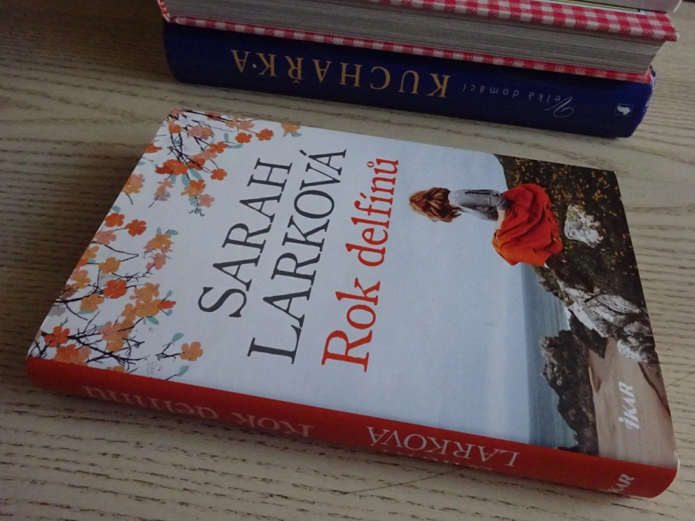 ROK DELFÍNŮ, SARAH LARKOVÁ, **an