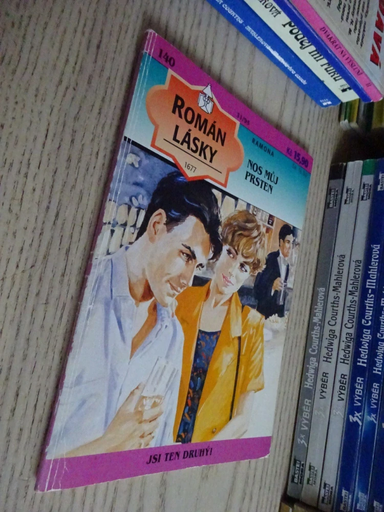 ROMÁN LÁSKY, NOS MŮJ PRSTEN, **an