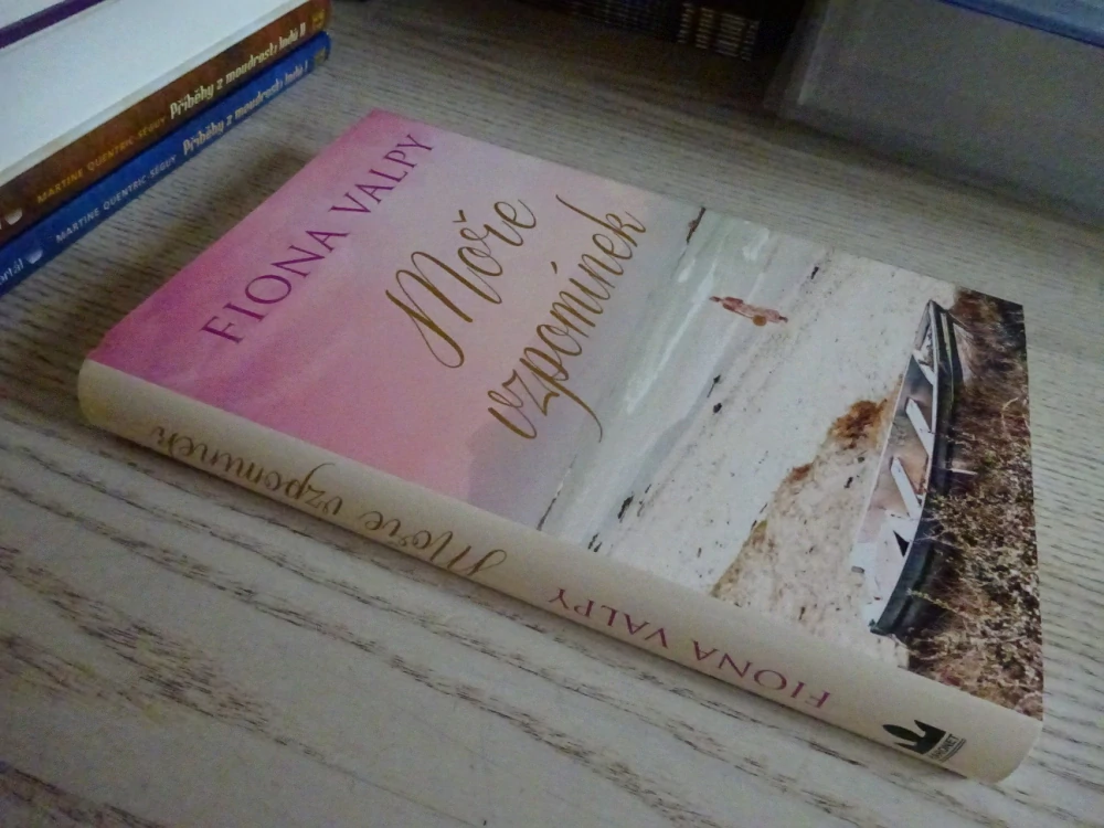 MOŘE VZPOMÍNEK, FIONA VALPY, **an