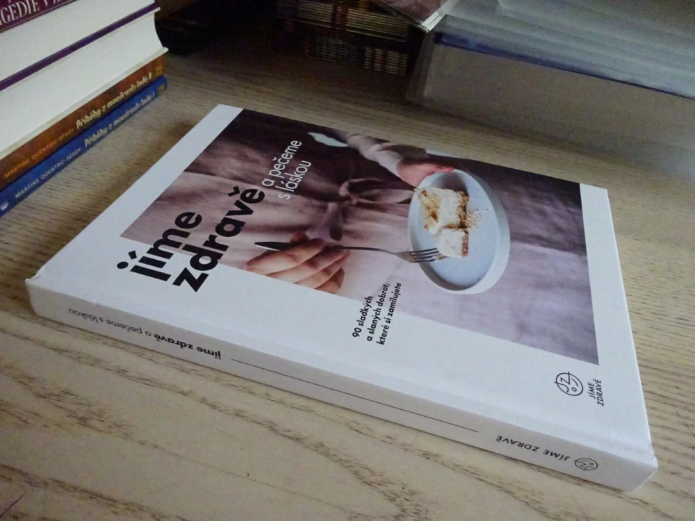 JÍME ZDRAVĚ A PEČEME S LÁSKOU, **an