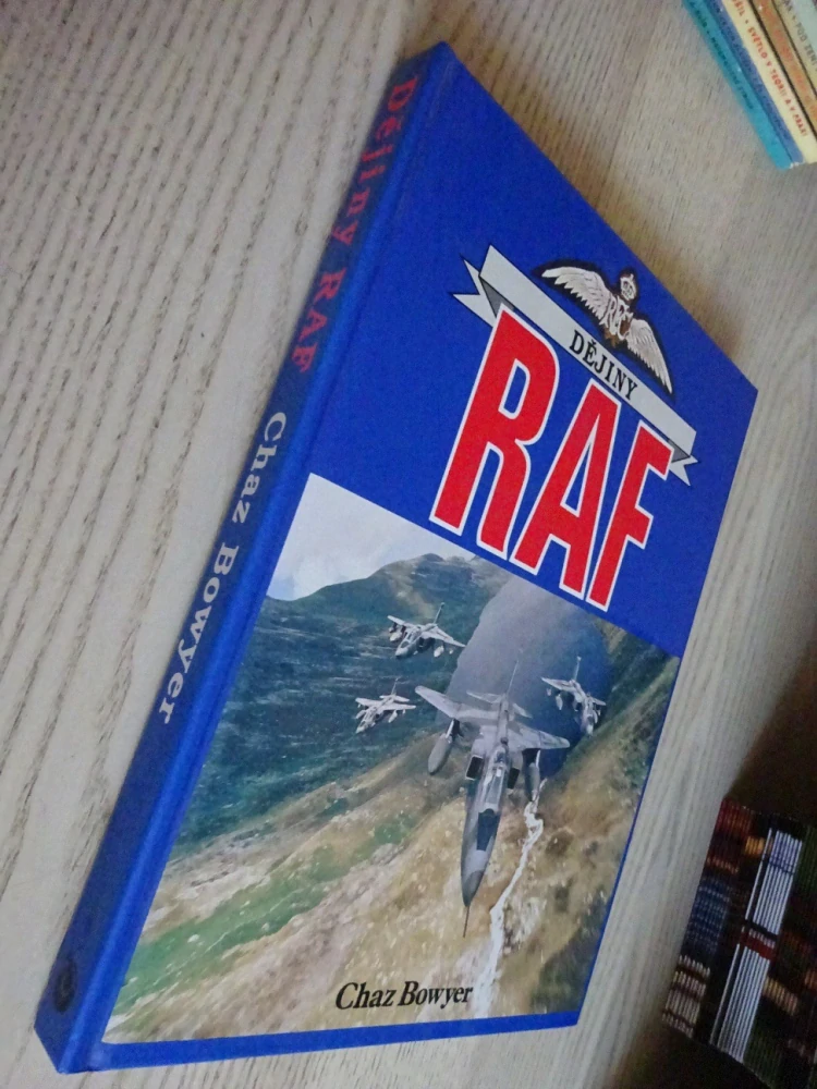 DĚJINY RAF, CHAT BOWYER, **an