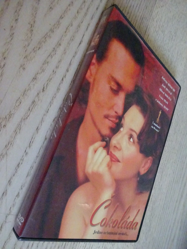 ČOKOLÁDA, J. BINOCHE, J. DEPP, DVD FILM