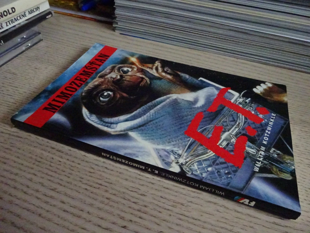 E. T. MIMOZEMŠŤAN, WILLIAM KOTZWINKLE, STEVEN SPIELBERG, **an