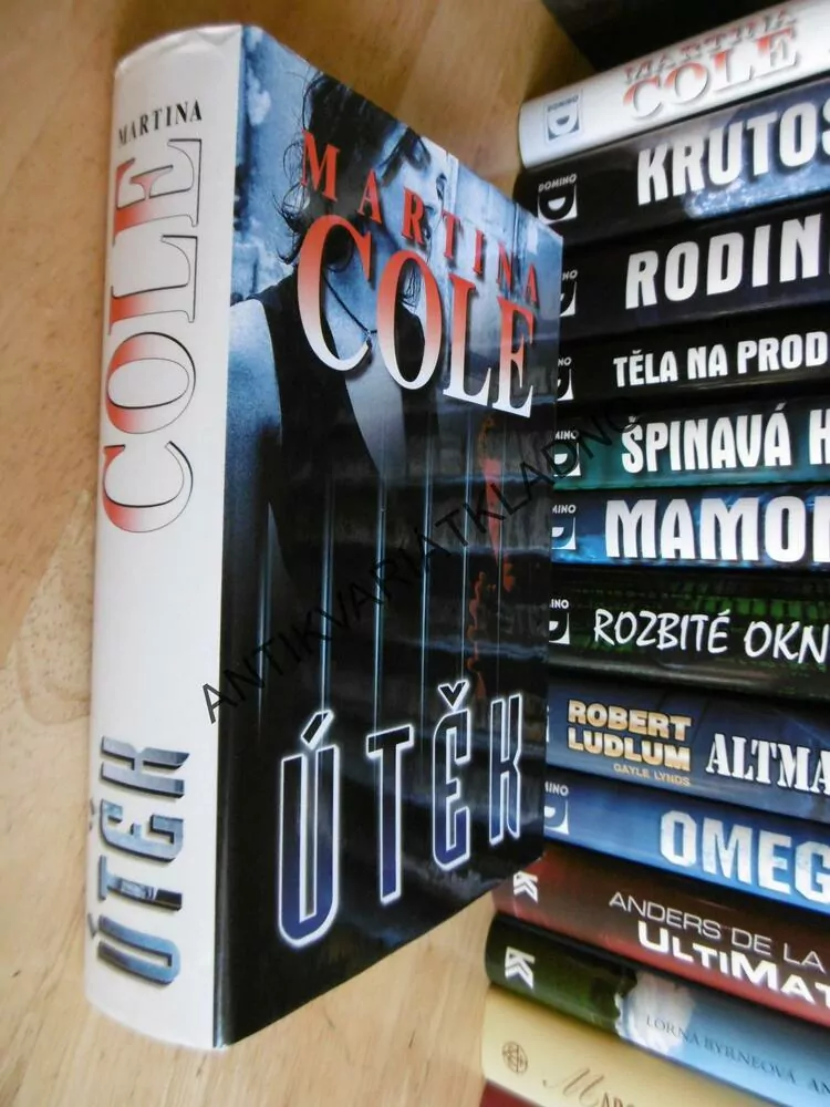 ÚTĚK, MARTINA COLE, **an
