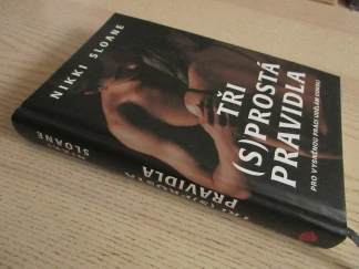 TŘI (S)PROSTÁ PRAVIDLA, NIKKI SLOANE, **an