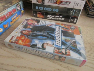 MSTITELÉ, R. FIENNES, U. THURMAN, VHS VIDEOKAZETA