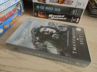 TMAVOMODRÝ SVĚT, J. SVĚRÁK, O. VETCHÝ, VHS VIDEOKAZETA
