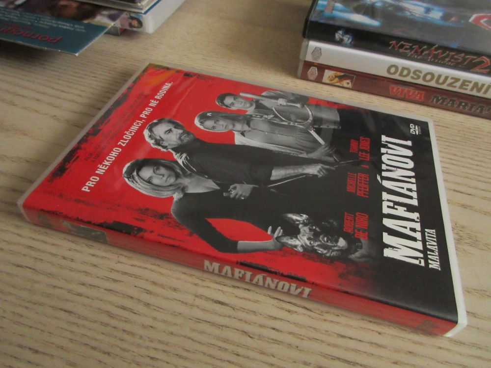 MAFIÁNOVI, R. DE NIRO, M. PFEIFFER, DVD FILM