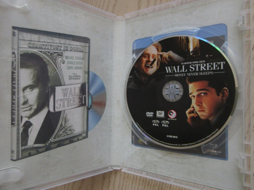 WALL STREET: PENÍZE NIKDY NESPÍ, DVD FILM