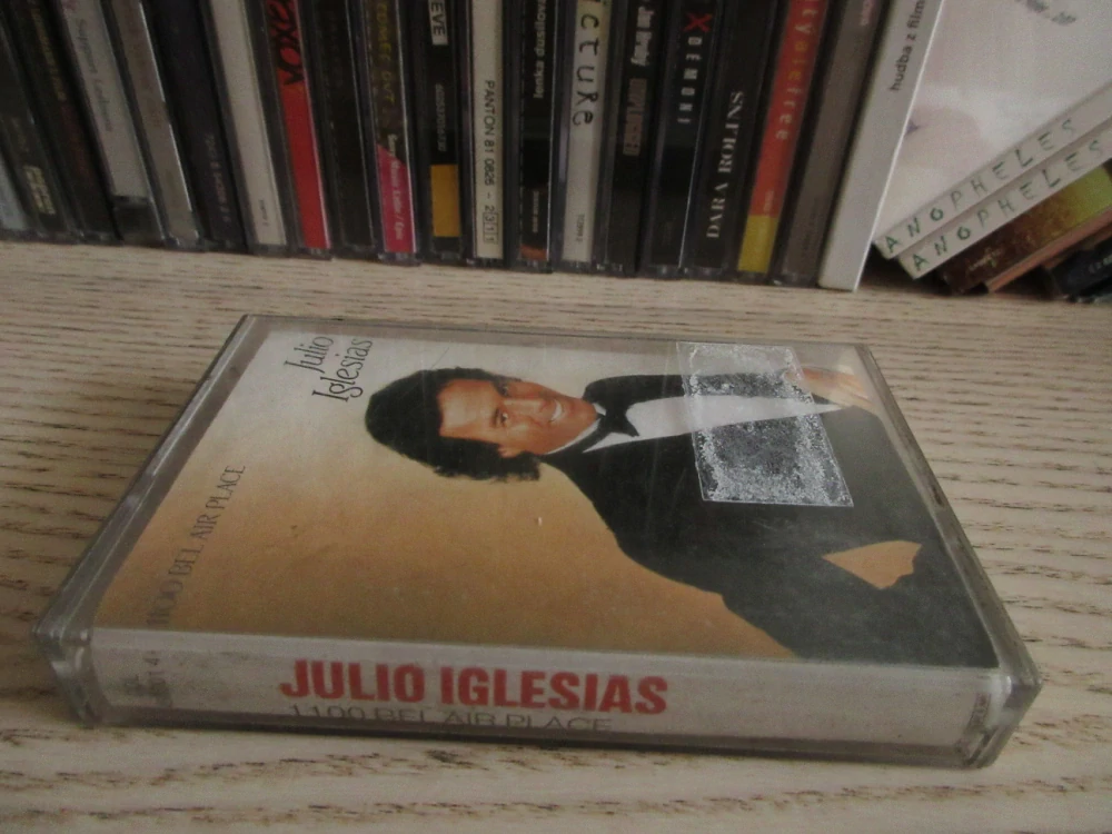 1100 BEL AIR PLACE, JULIO IGLESIAS, MC KAZETA 