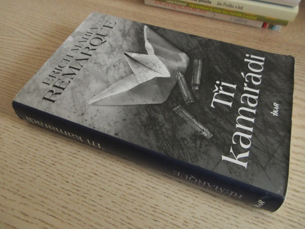 TŘI KAMARÁDI, ERICH MARIA REMARQUE, **an