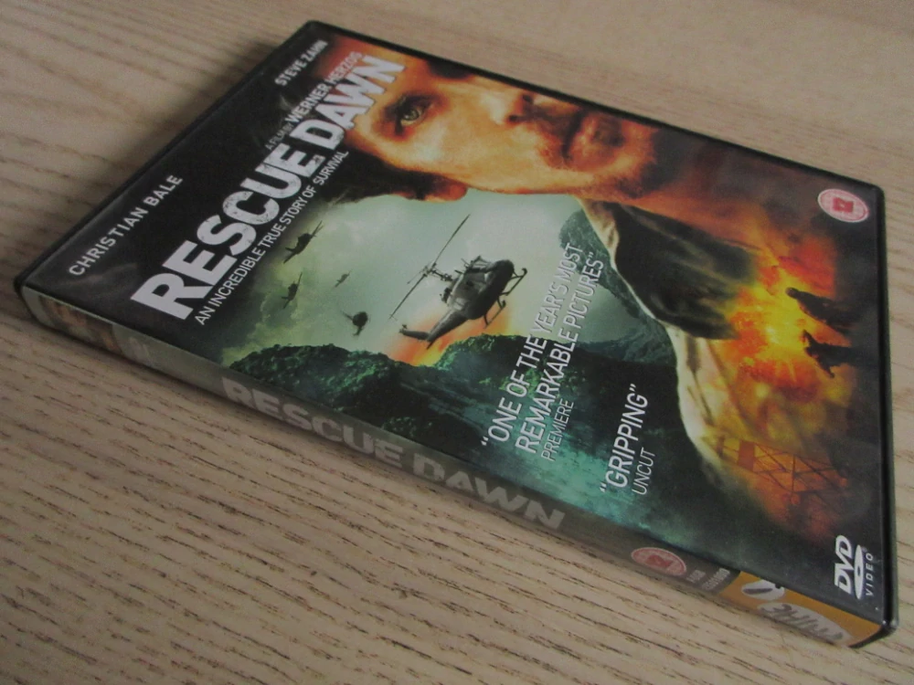 TEMNÝ ÚSVIT, CH. BALE, S. ZAHN, GB OBAL, ČESKÁ VERZE, DVD FILM