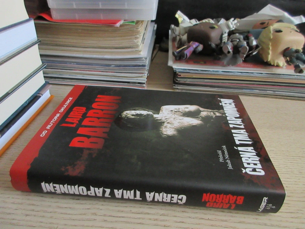 ČERNÁ TMA ZAPOMNĚNÍ, LAIRD BARRON, **an